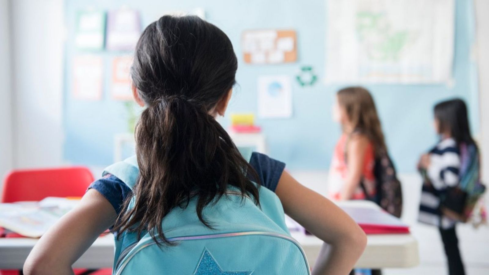 Nenes a una escola de primària