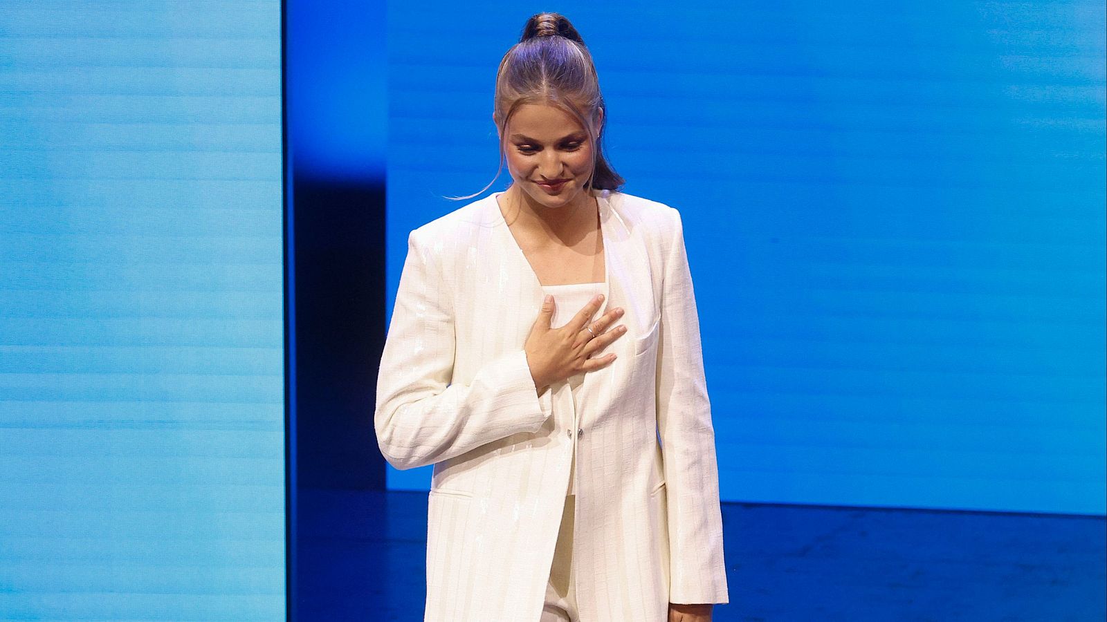 La princesa Leonor durante el acto de entrega de los premios Princesa de Girona este martes en el Gran Teatre del Liceu, en Barcelona.