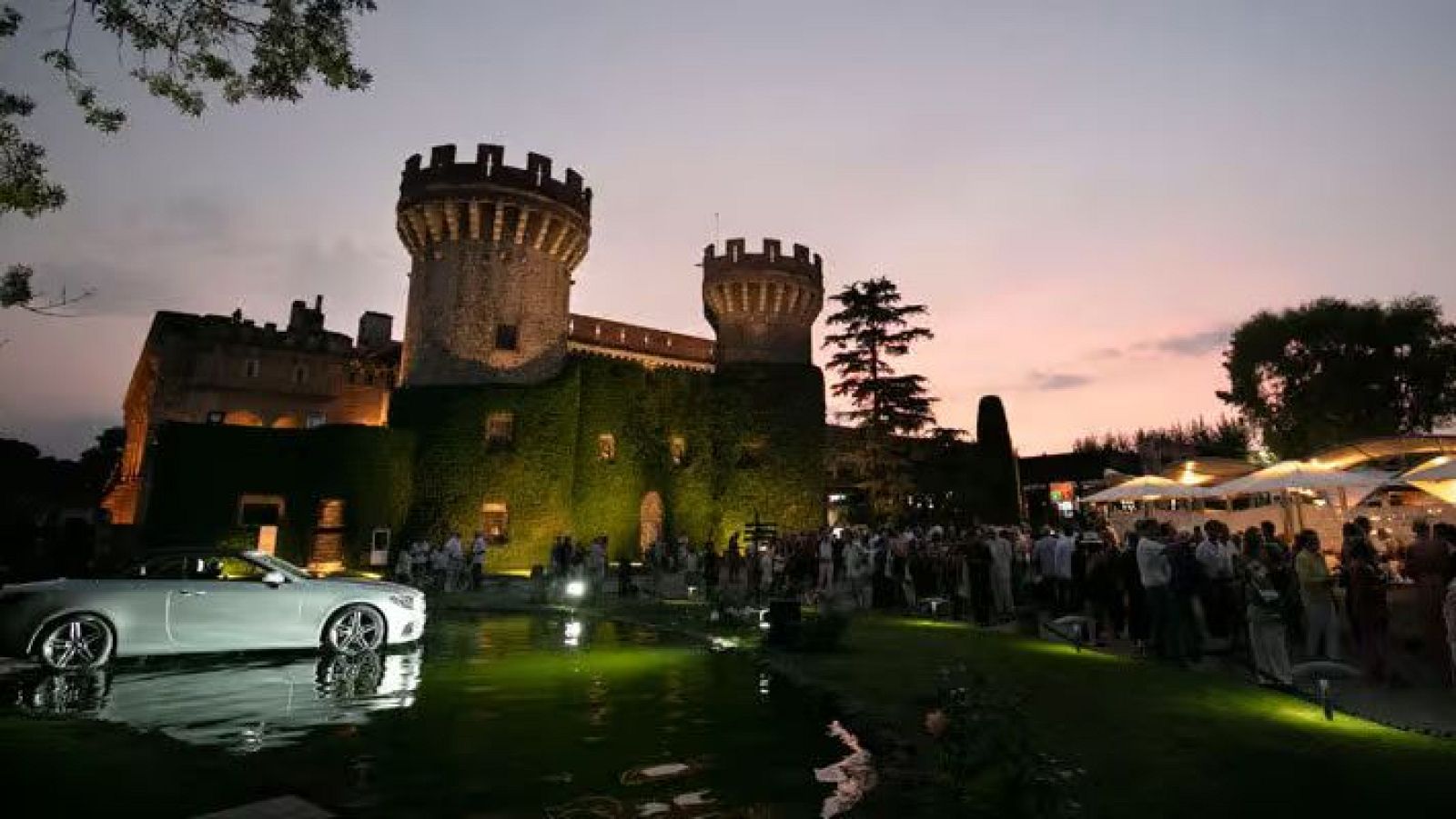 El Castell de Peralada il·luminat en una nit de festival
