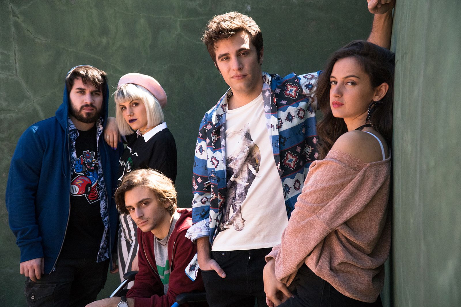 María de Nati, Angy Fernández, Guillermo Campra, Pol Monen y Manuel Huedo protagonizan la nueva serie de Playz, 'Bajo la red'