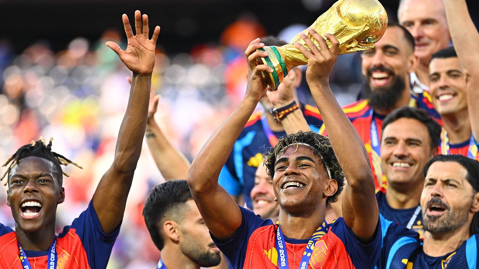 Lamine Yamal celebra el título de campeones del Mundial