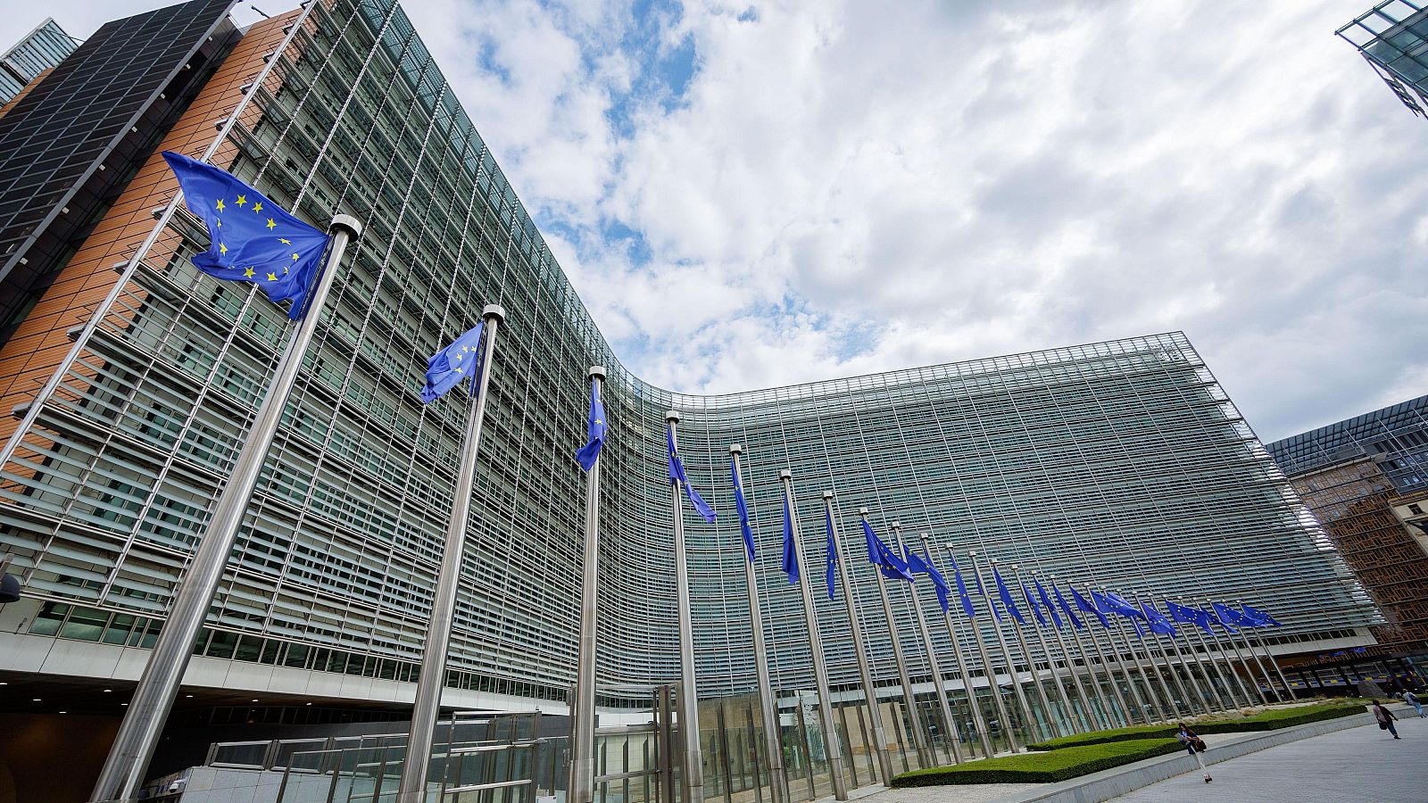 La Unión Europea impone un nuevo paquete de sanciones a Rusia con la extensión del tope al petróleo