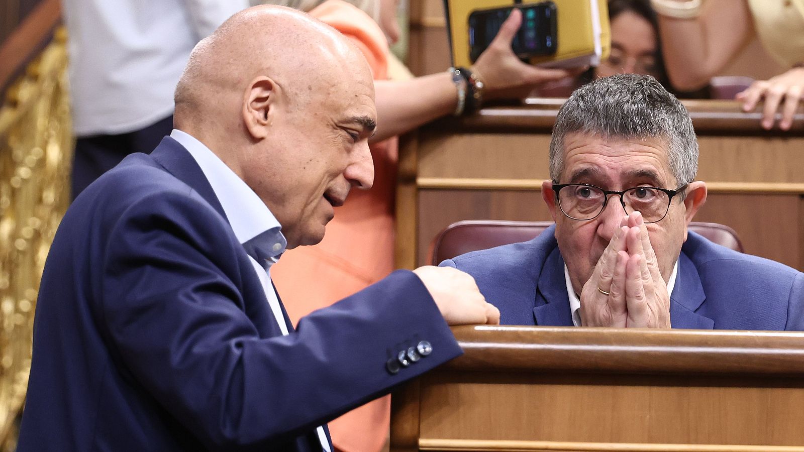 El portavoz del PSOE en el Congreso, Patxi López (d)