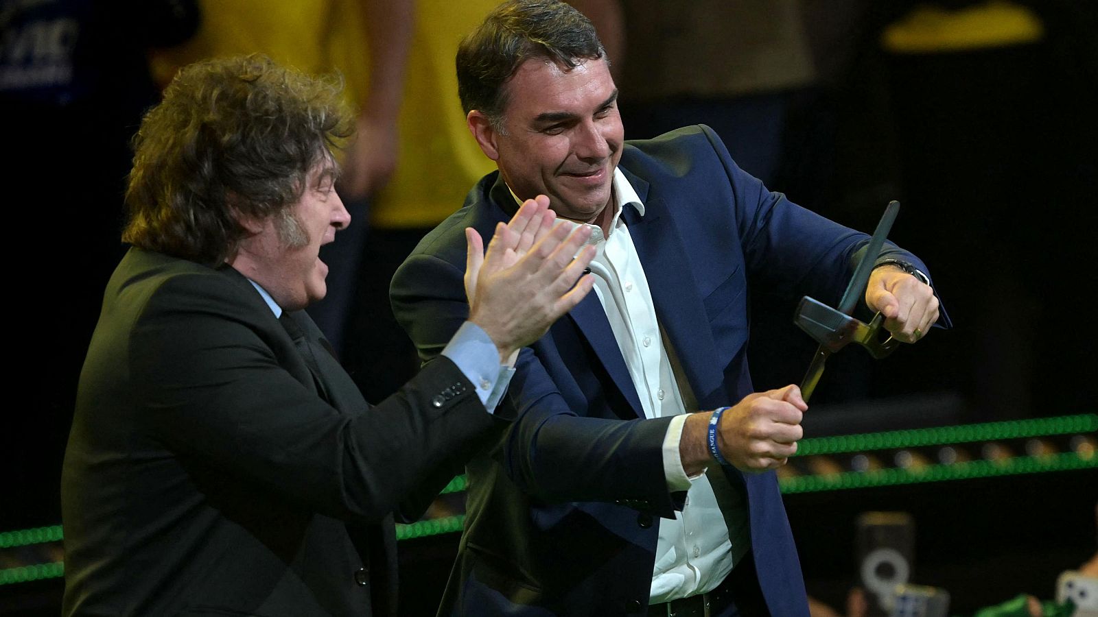 El partido de Bolsonaro proclama a su hijo Flávio como candidato presidencial