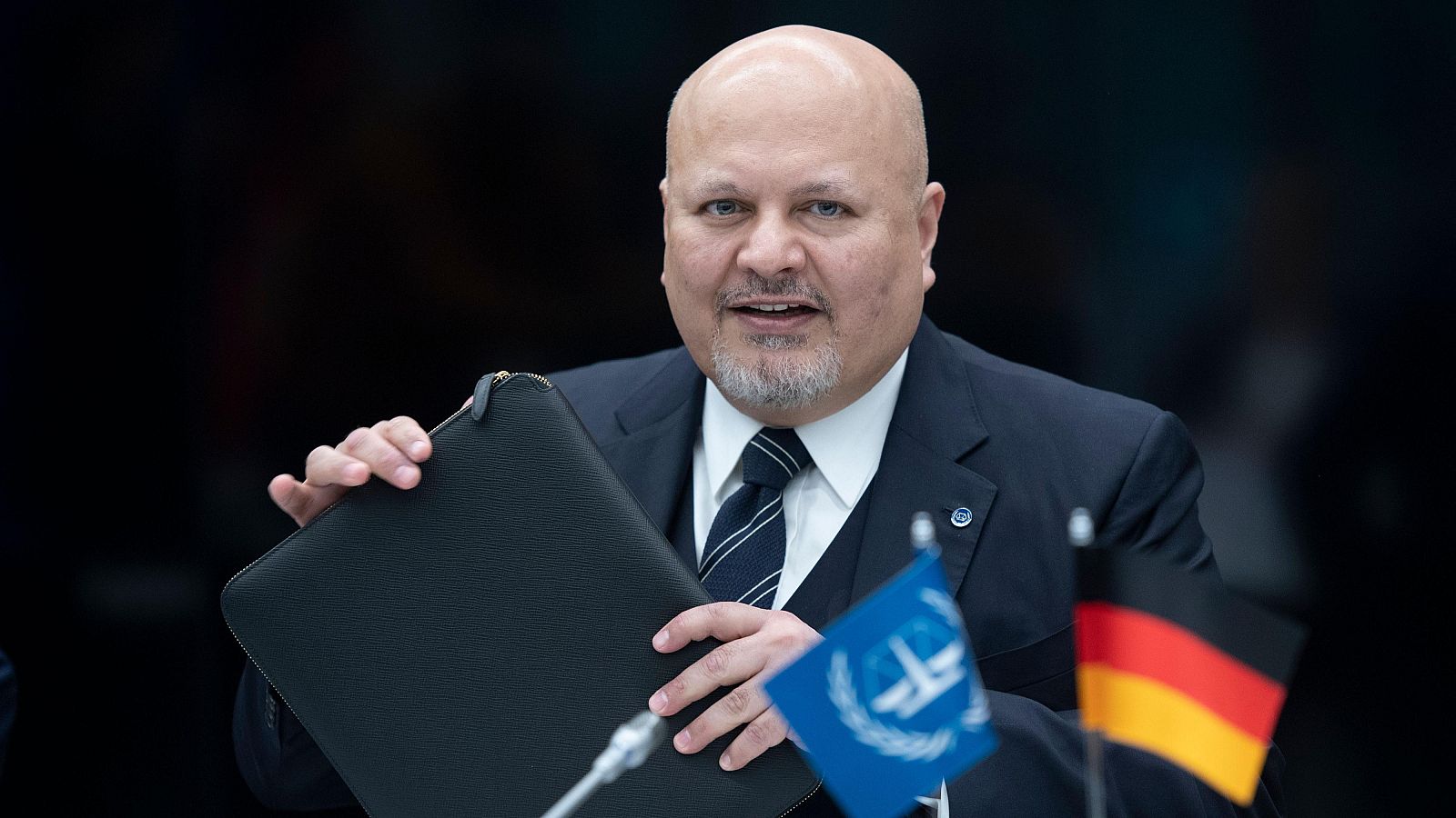 La Corte Penal Internacional destituye al fiscal jefe Karim Khan por acusaciones de agresión sexual