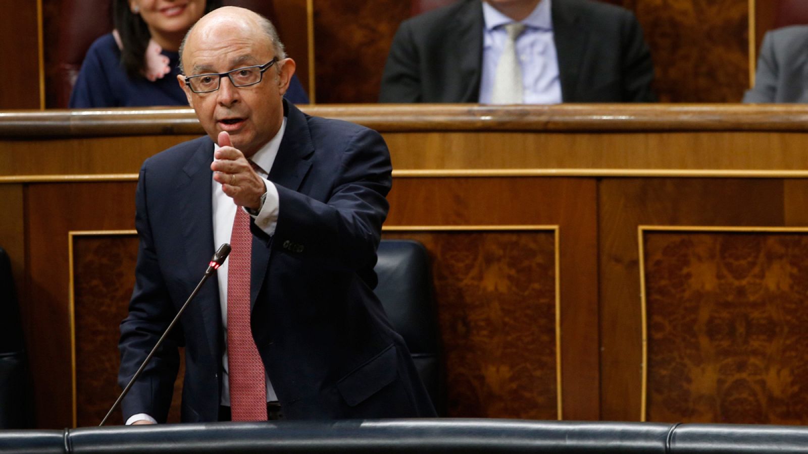 El ministro de Hacienda, Cristóbal Montoro, en el Congreso