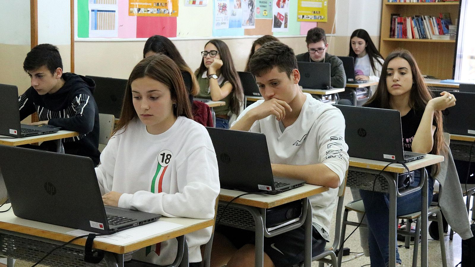 Alumnes del Col·legi La Mercè de Martorell participant en les proves PISA l'any 2018