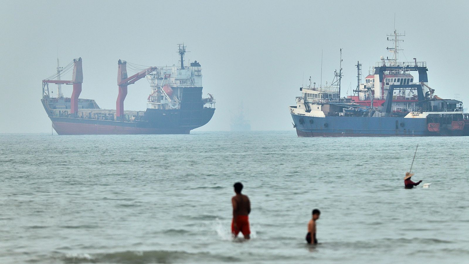 El petróleo baja de los 90 dólares tras un fin de semana sin bombardeos en Oriente Medio