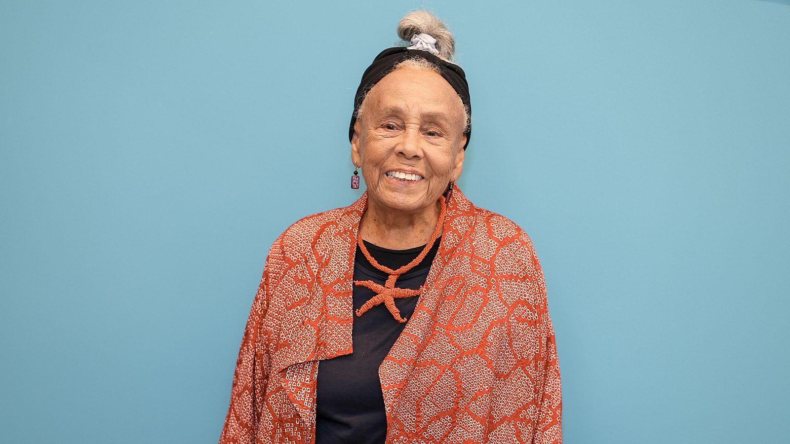 Muere Betye Saar, pionera del arte que denunció el racismo en Estados Unidos