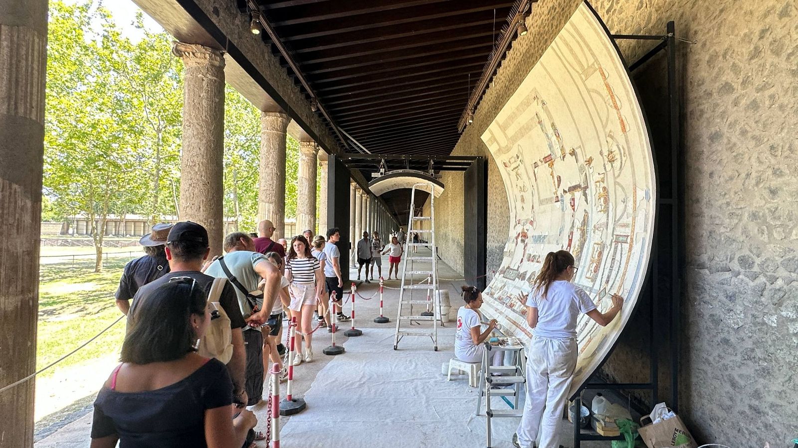 Restauran un fresco abovedado en Pompeya con las bodas de Ariadna y Dioniso