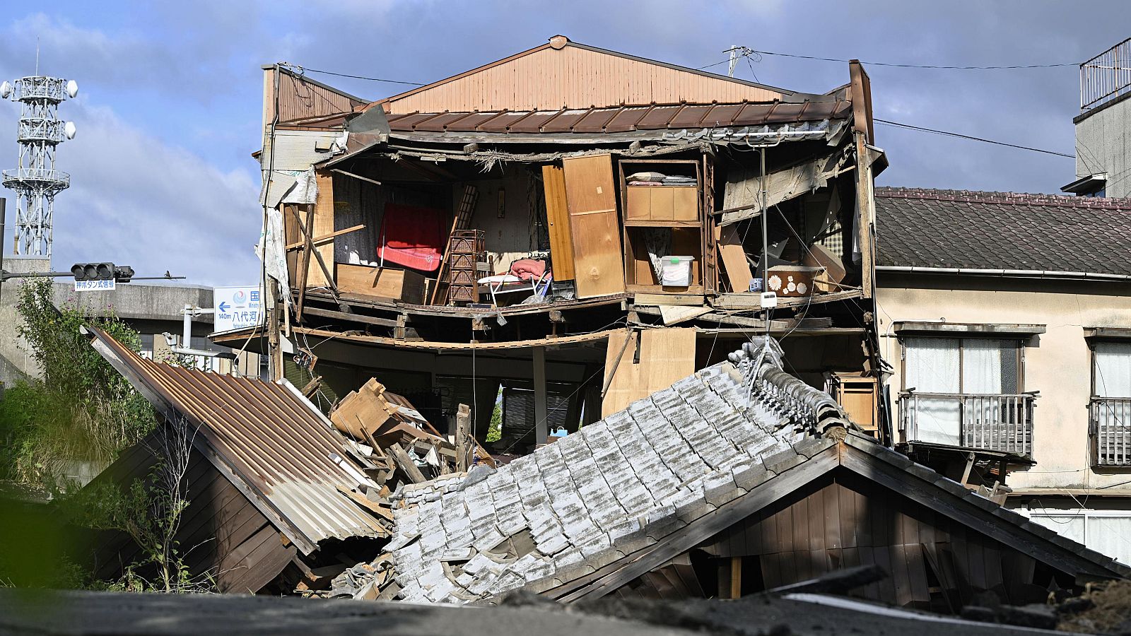 La primera ministra de Japón eleva a 13 los muertos tras el terremoto de magnitud 7,1