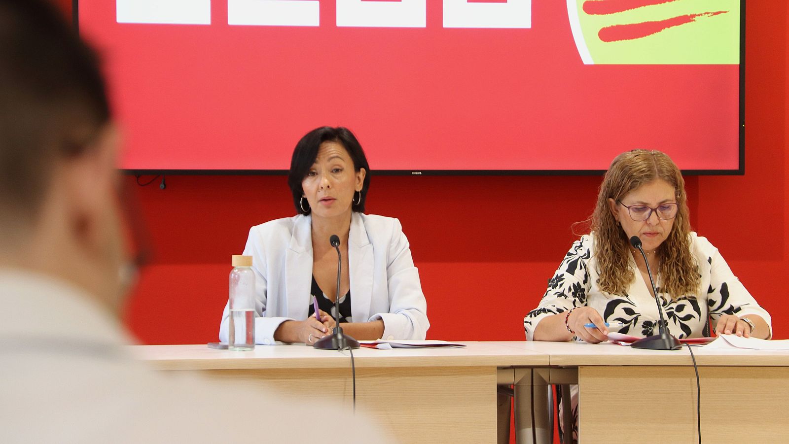 La secretària general de CCOO de Catalunya, Belén López, i la secretària de Treball i Economia de CCOO de Catalunya, Saida Ehliluch, durant la roda de premsa d'aquest dimecres