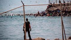 La entrada masiva e ilegal de miles de personas en Ceuta, ¿crisis migratoria o coerción política?