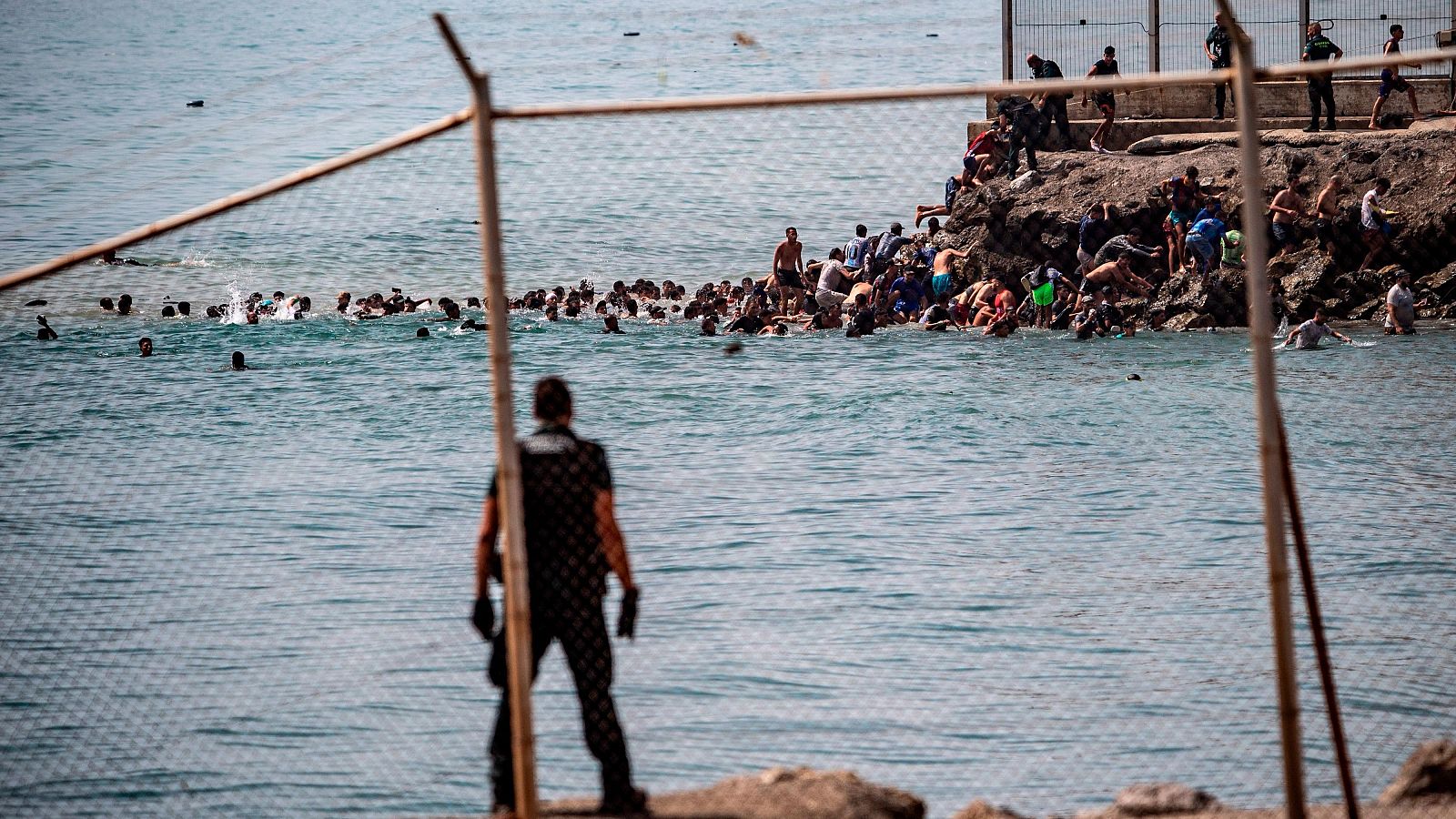 Entrada masiva e ilegal de miles de personas en Ceuta