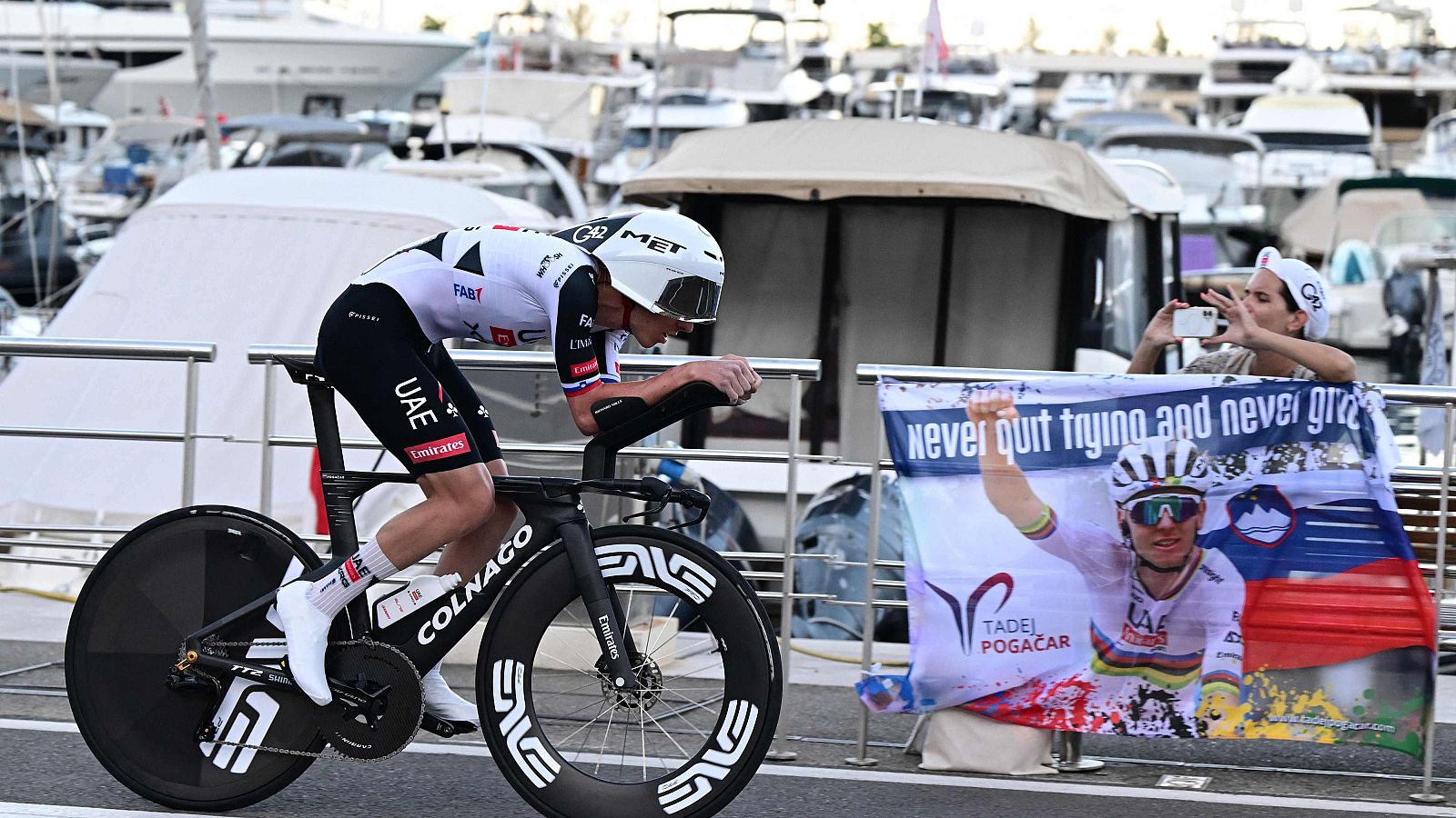 Tadej Pogacar gana la primera etapa de la Vuelta a España en la crono de Mónaco