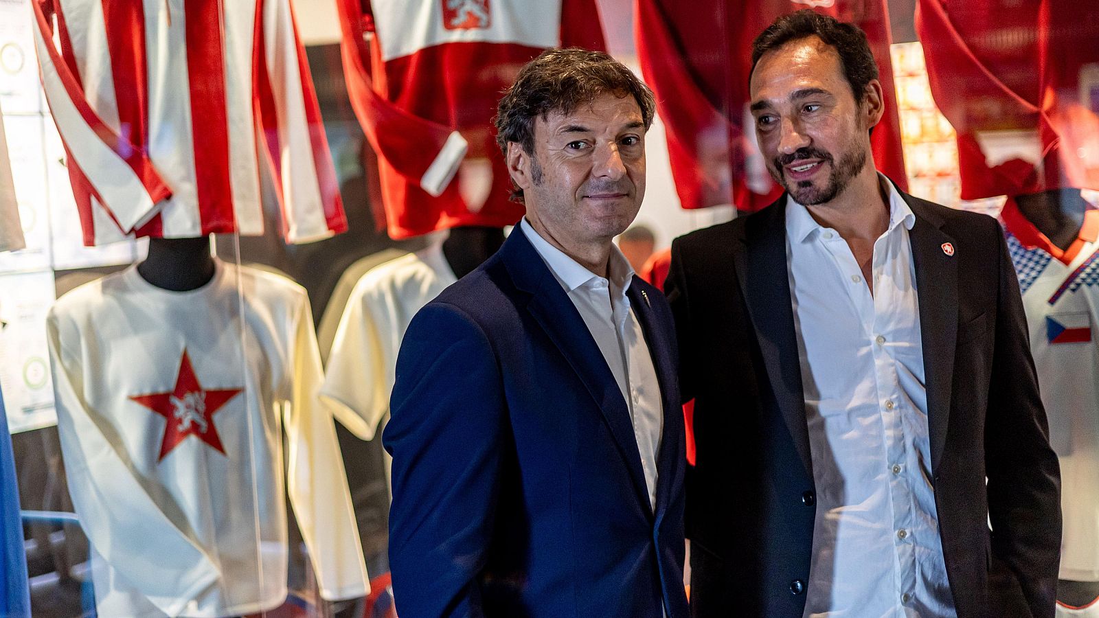 Santi Denia y Pablo Amo en la presentación con la selección de la República Checa