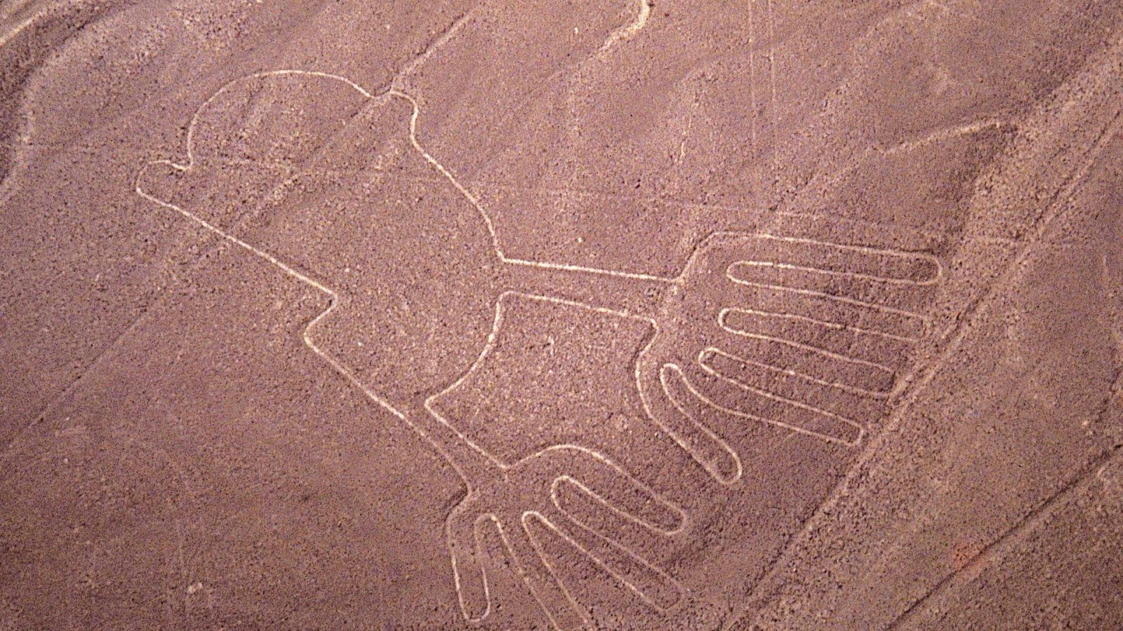 Mueren trece personas al estrellarse un avión turístico que sobrevolaba las Líneas de Nazca, en Perú
