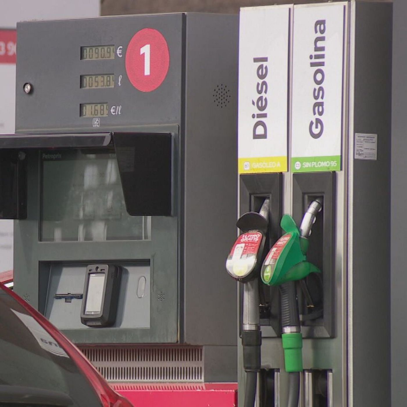 Sortidor de benzina i dièsel en una àrea de servei de Sant Cugat del Vallès