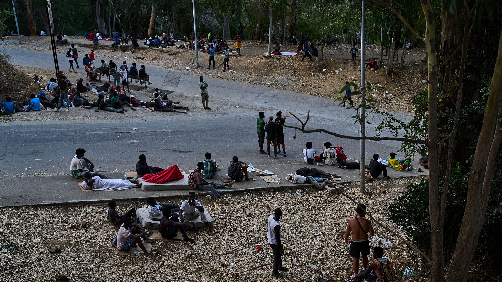 Numerosos migrantes se niegan a salir de Ceuta tras la entrada ilegal masiva