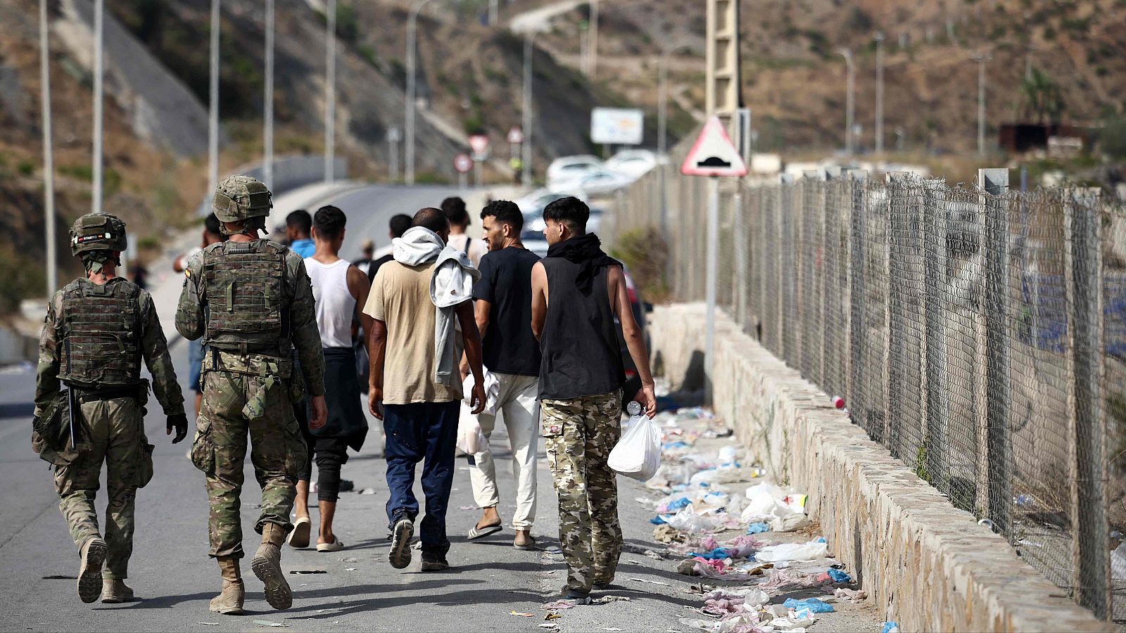 Por qué Marruecos dejó pasar a 50.000 personas
