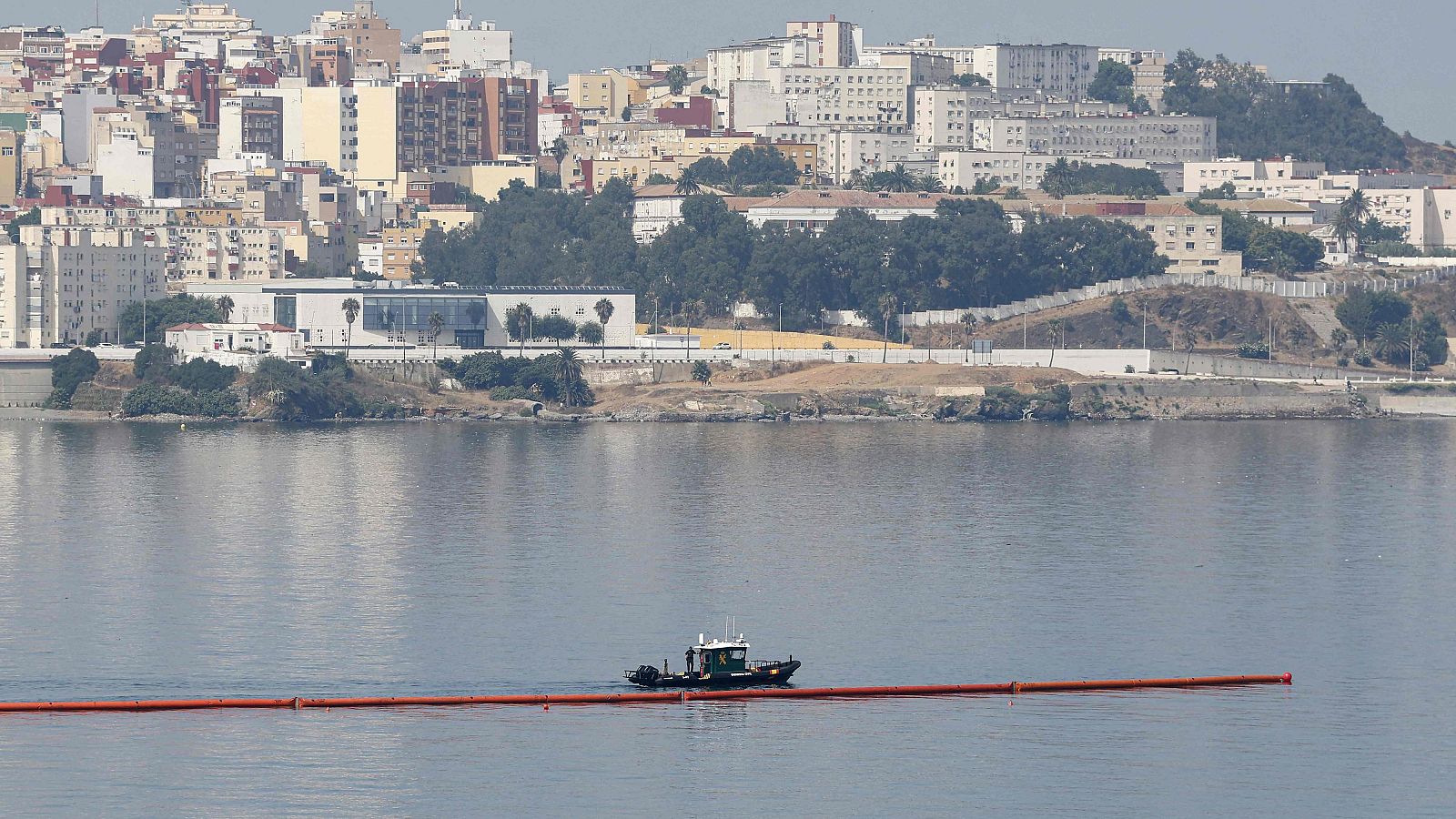 El Gobierno pondrá en Melilla barreras de contención en el mar similares a las de Ceuta.