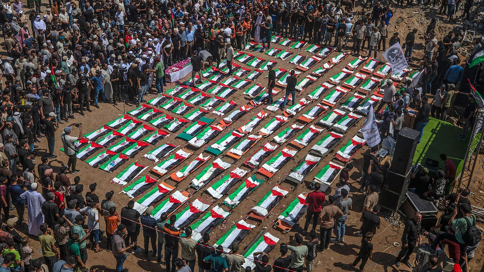 Gaza entierra a 112 personas de la misma familia en el mayor funeral de la historia de Palestina