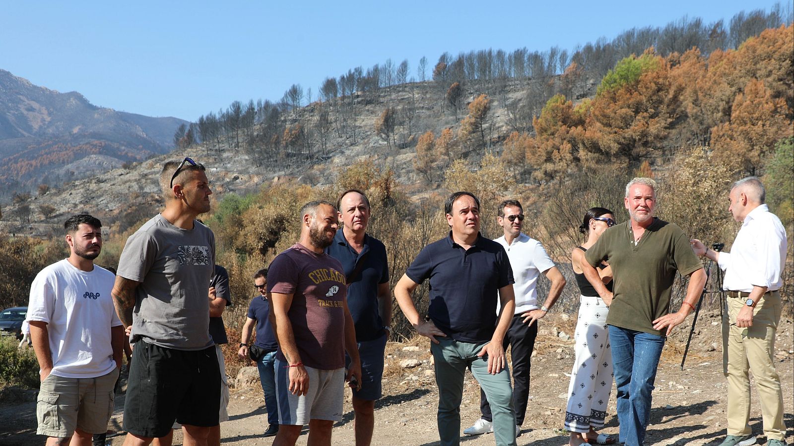 El president Pérez Llorca explica a ganaderos de Eslida y Artana las ayudas aprobadas por el Consell para hacer frente a las consecuencias del fuego Artana