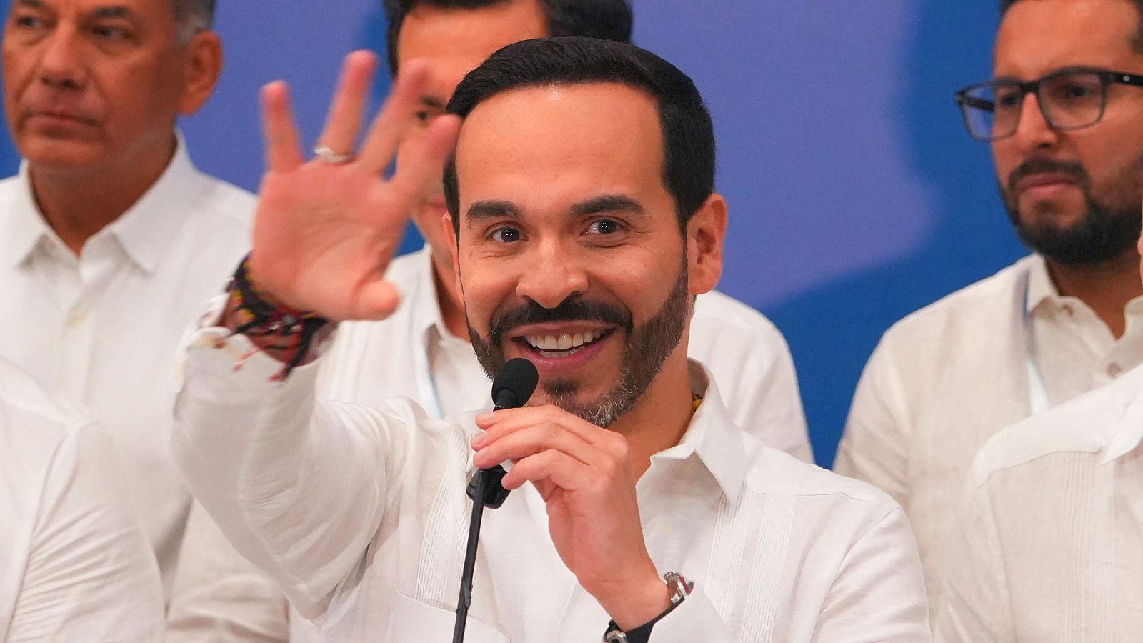 El ultra De la Espriella, investido nuevo presidente de Colombia
