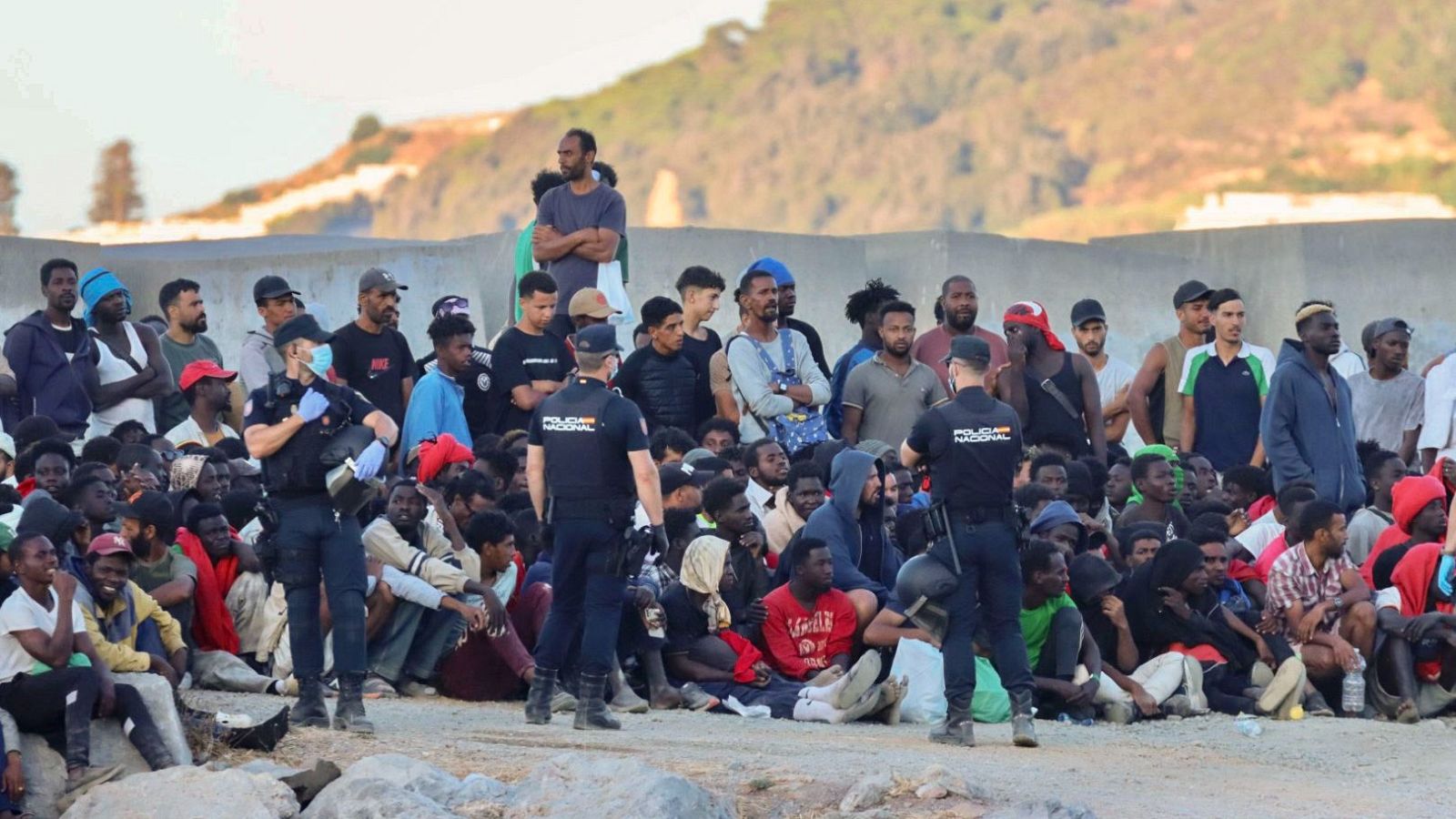 La Justicia marroquí lleva a 52 personas a los tribunales por la crisis migratoria de Ceuta.
