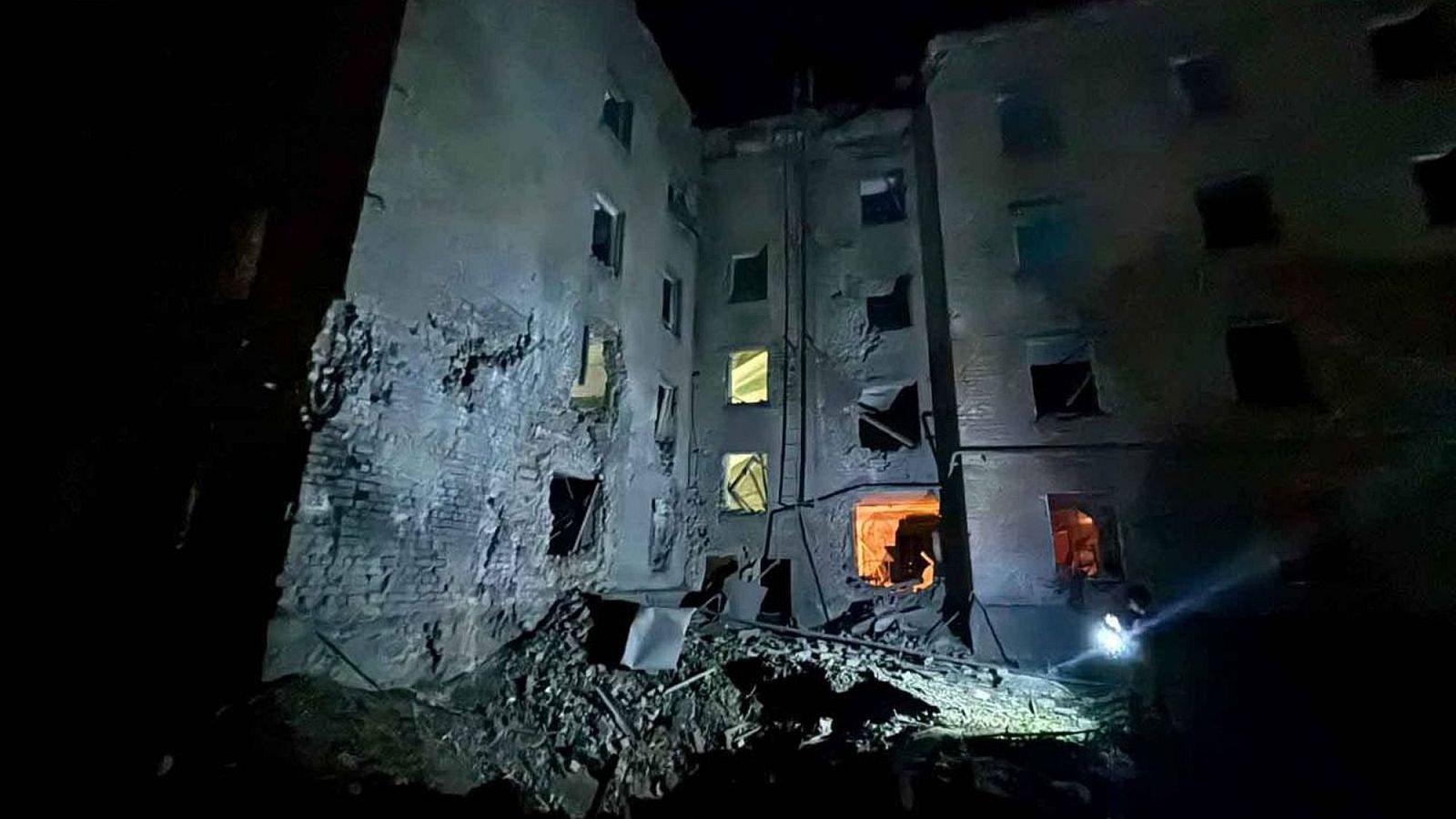 Ucrania lanza más de 600 drones a 18 regiones rusas en el segundo mayor ataque de la guerra