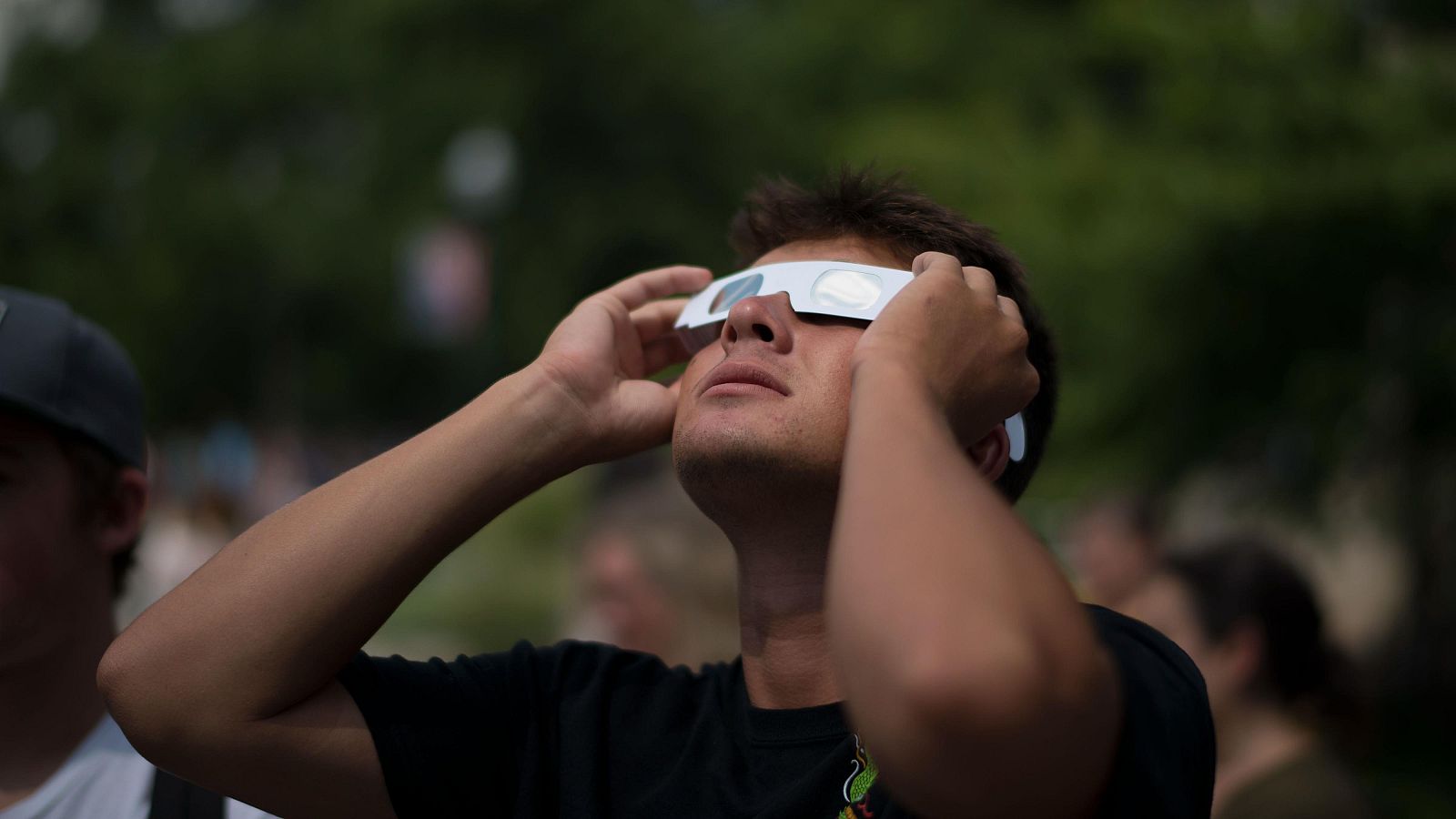 ¿A qué hora habrá oscuridad total en cada provincia de España el día del eclipse solar?