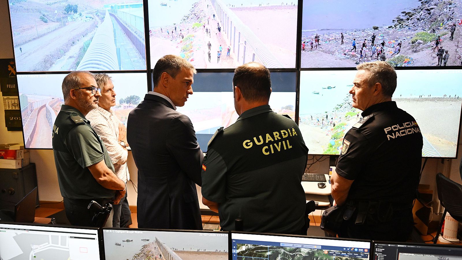 Sánchez y Marlaska con representantes de las Fuerzas y Cuerpos de Seguridad del Estado en la frontera del Tarajal