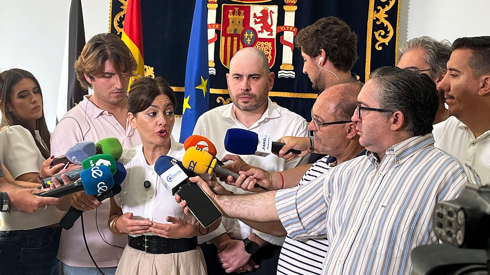 La ministra Sira Rego atiende a la prensa en Ceuta