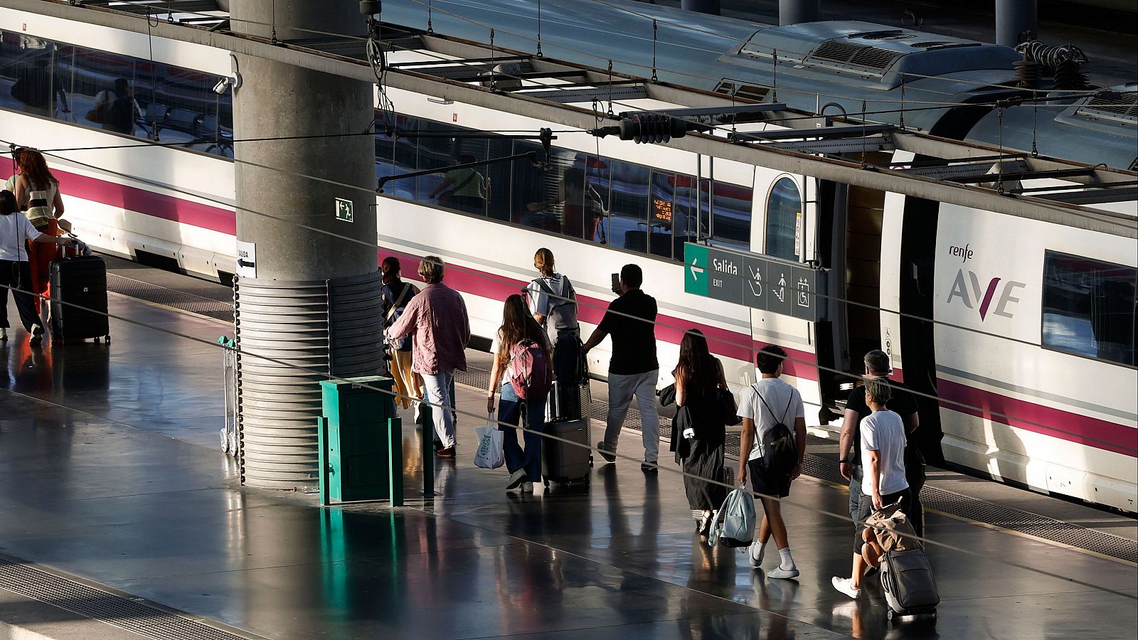 La alta velocidad ferroviaria pierde un 15% de sus usuarios de enero a junio.