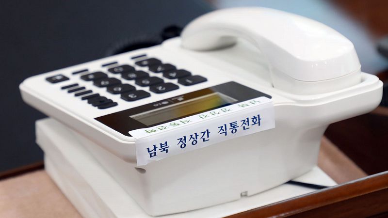 Las dos Coreas abren la línea telefónica entre Kim Jong-un y Moon Jae-in