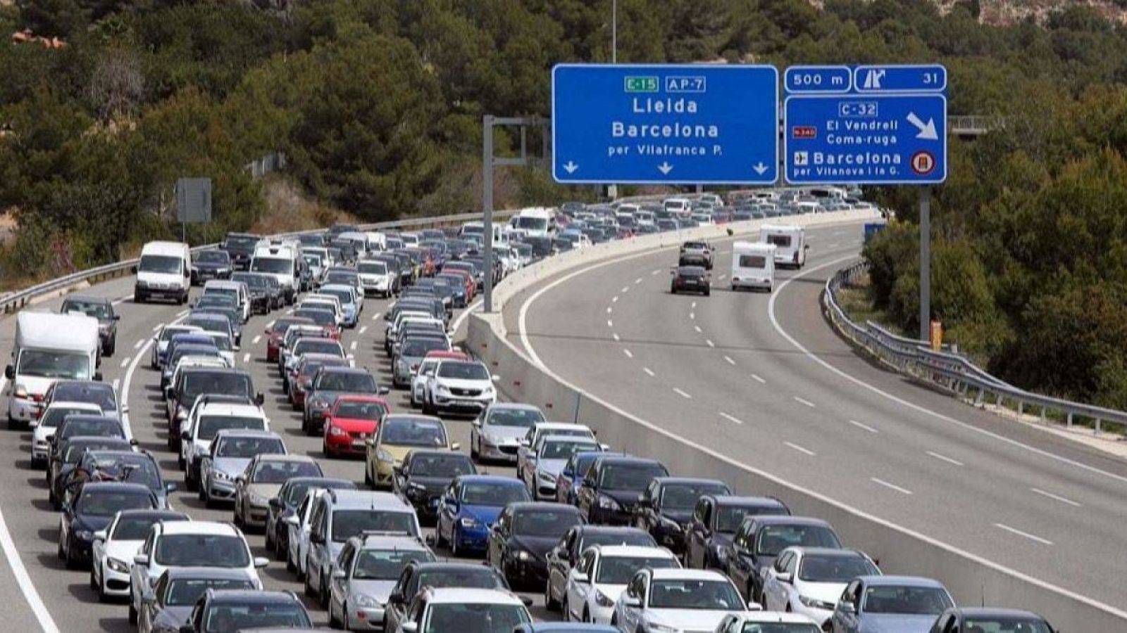 Es restringeix la circulació dels vehicles pesants a l'AP-7 en sentit sud des de les 14 h