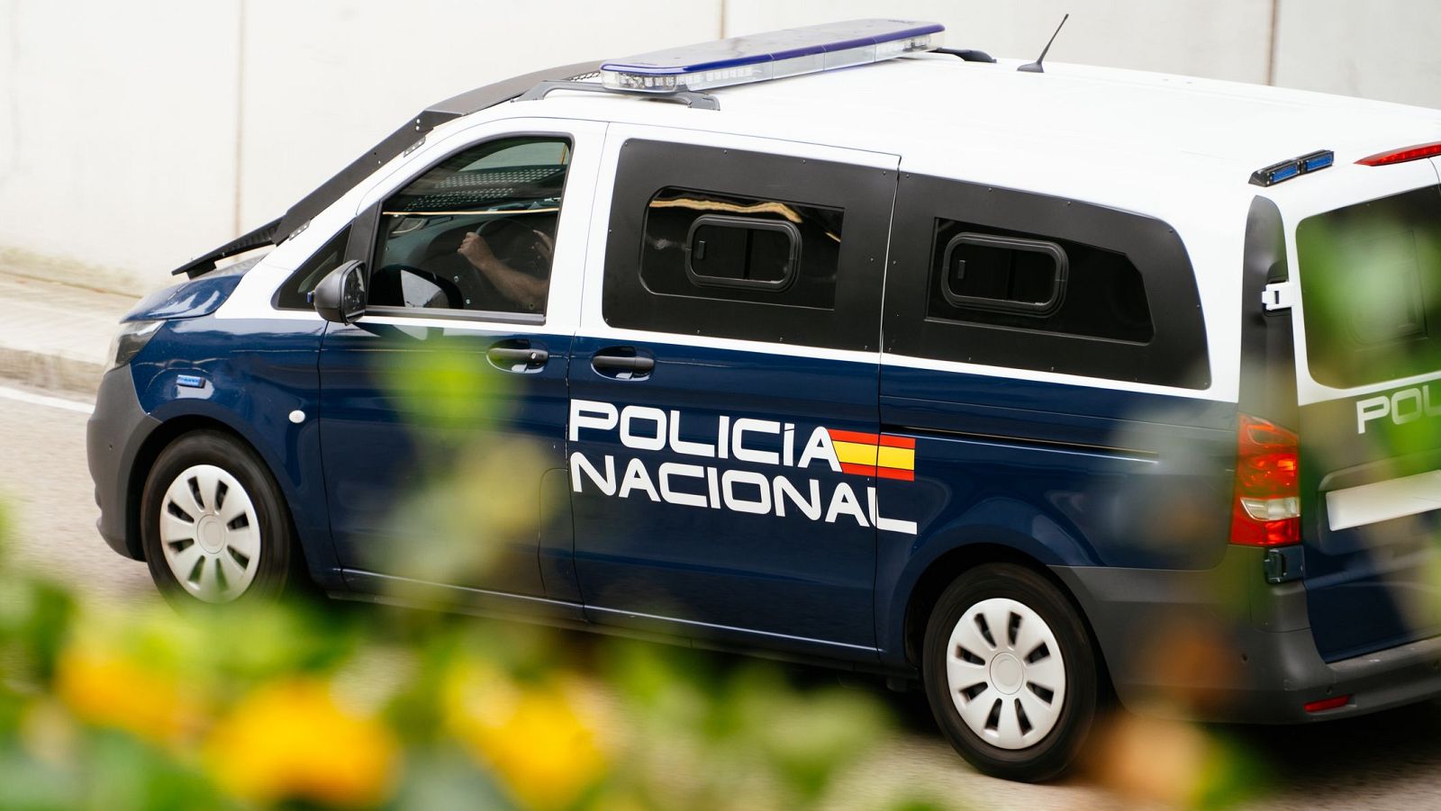 Coche patrulla de la Policía Nacional durante un operativo policial.