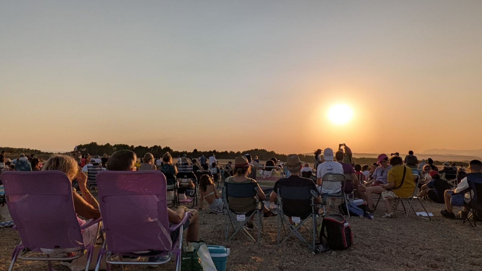 Unas 5.000 personas disfrutan del eclipse en Lerín, Navarra