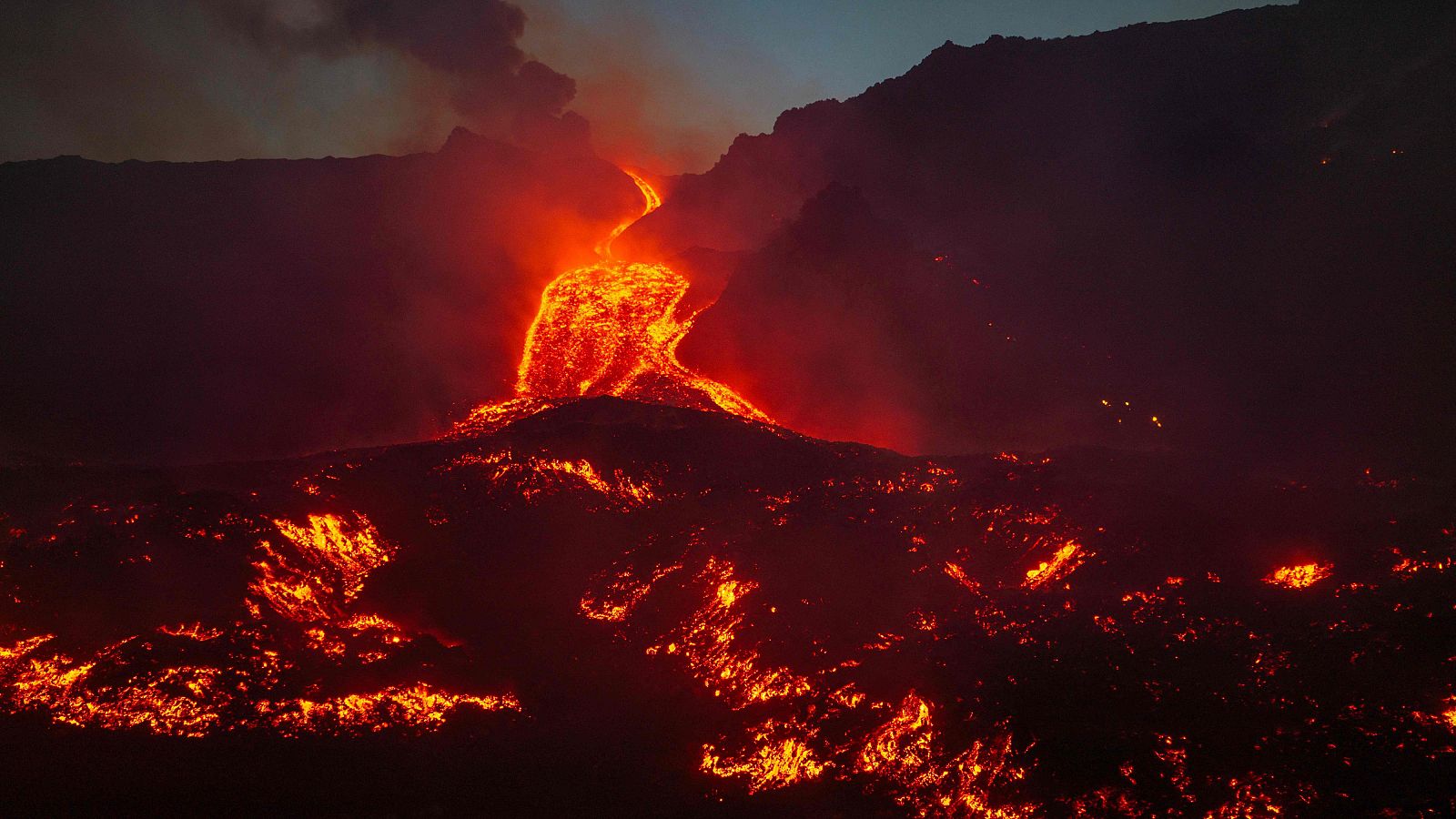 La erupción del Etna mantiene cerrado el aeropuerto de Catania