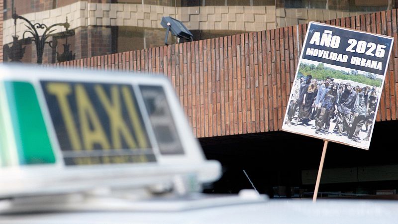 El Gobierno regula por ley las VTC y protege a los taxistas del "vacío legal" 