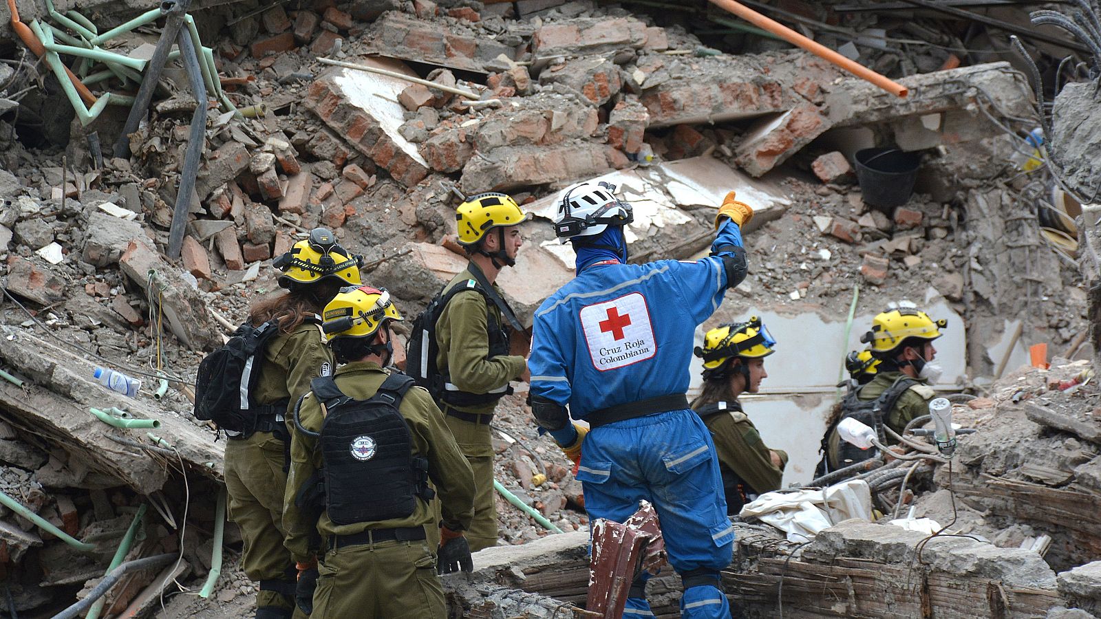 Colombia se centra en buscar cuerpos una semana después del terremoto sin esperanza de encontrar supervivientes