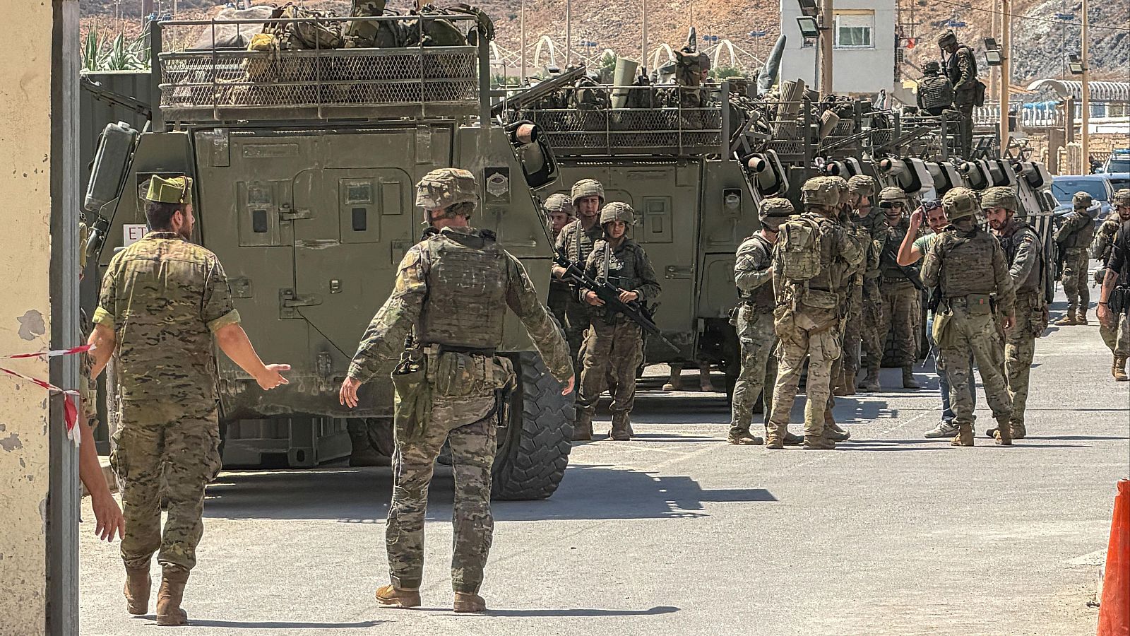 Militares españoles en la frontera del Tarajal en Ceuta