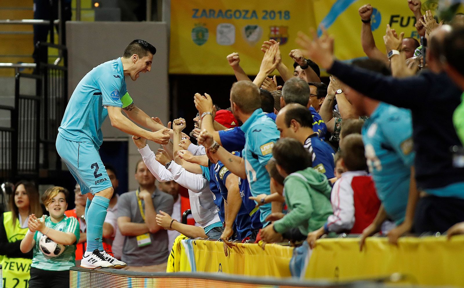 El jugador del Inter Movistar, Felipe Ortiz, celebra el segundo gol del equipo madrileño.