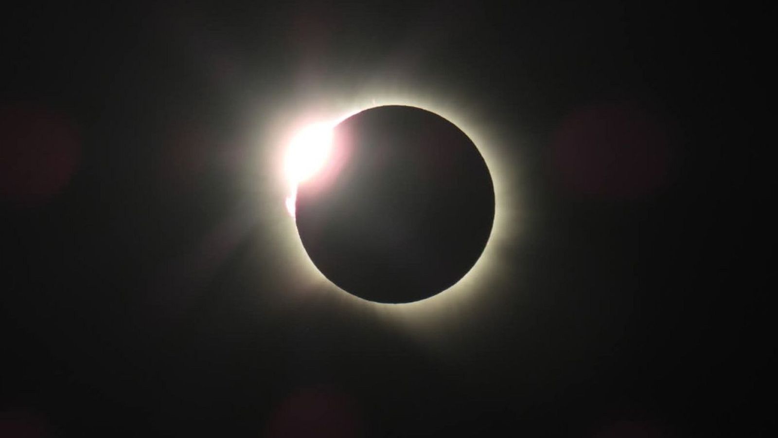 Astrofotografía del eclipse total de Sol.