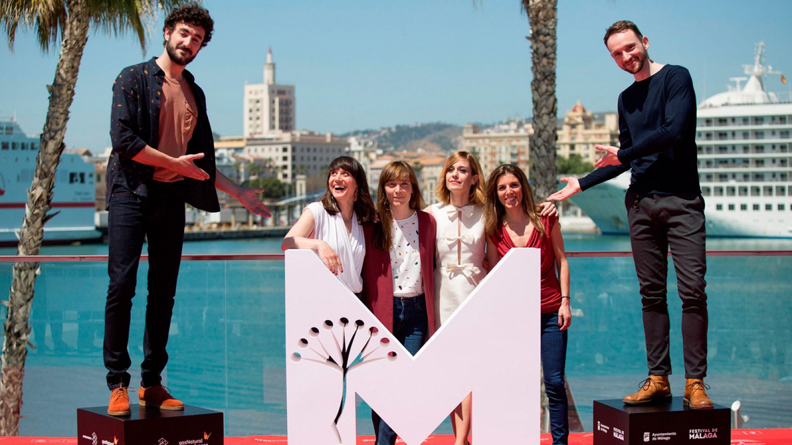 El equipo de la película 'Las distancias' con los actores Miki Esparbé, Alexandra Jiménez, María Ribera, Bruno Sevilla, la directora Elena Trapé y la productora Marta Ramírez