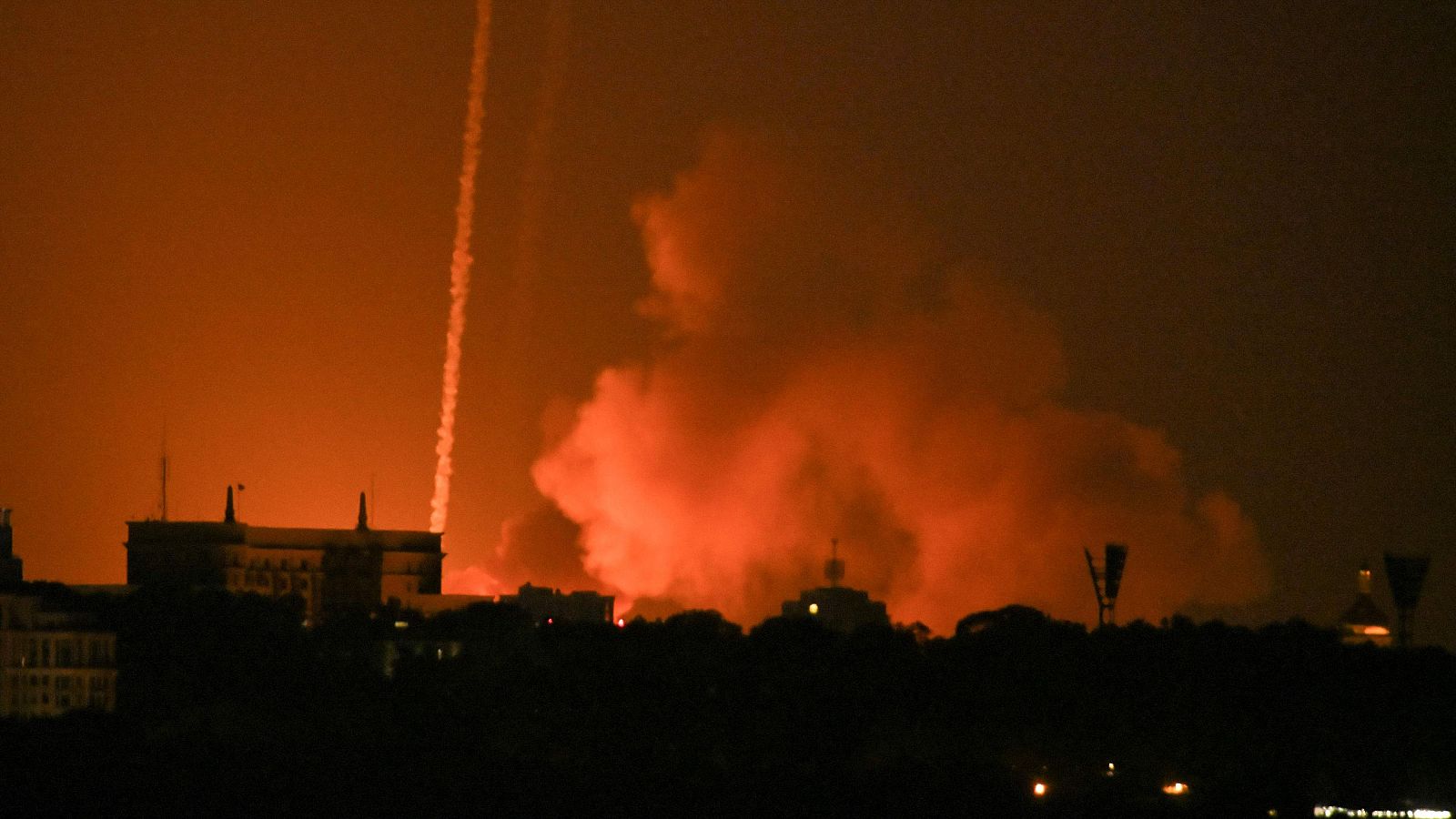 Al menos seis muertos en Kiev en un ataque ruso que deja sin electricidad varios puntos de la capital ucraniana