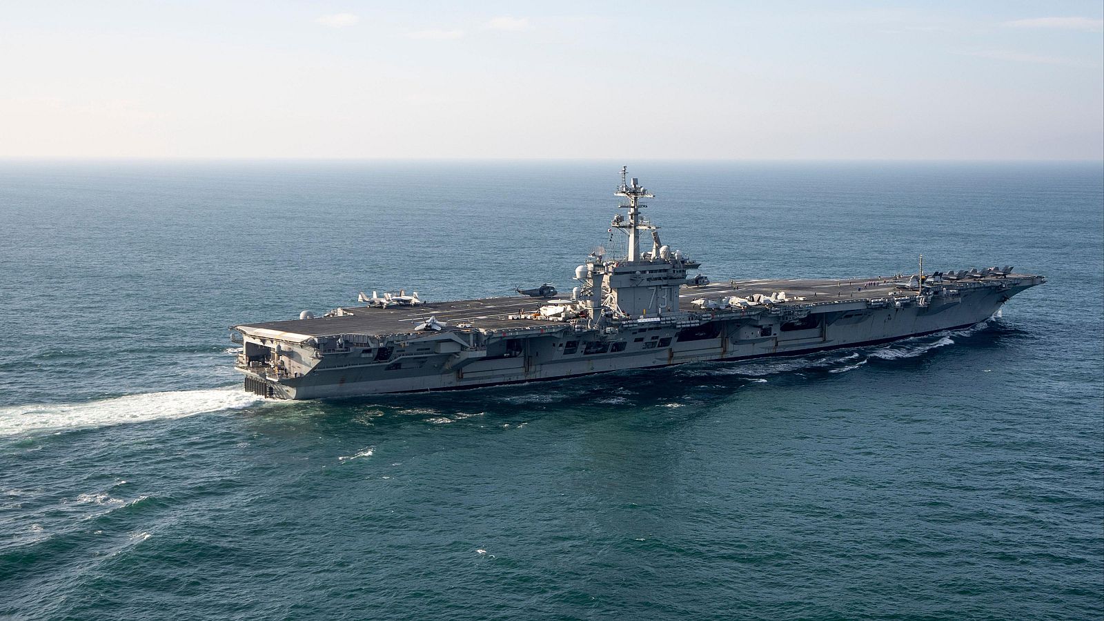 EE.UU. releva al portaaviones Abraham Lincoln