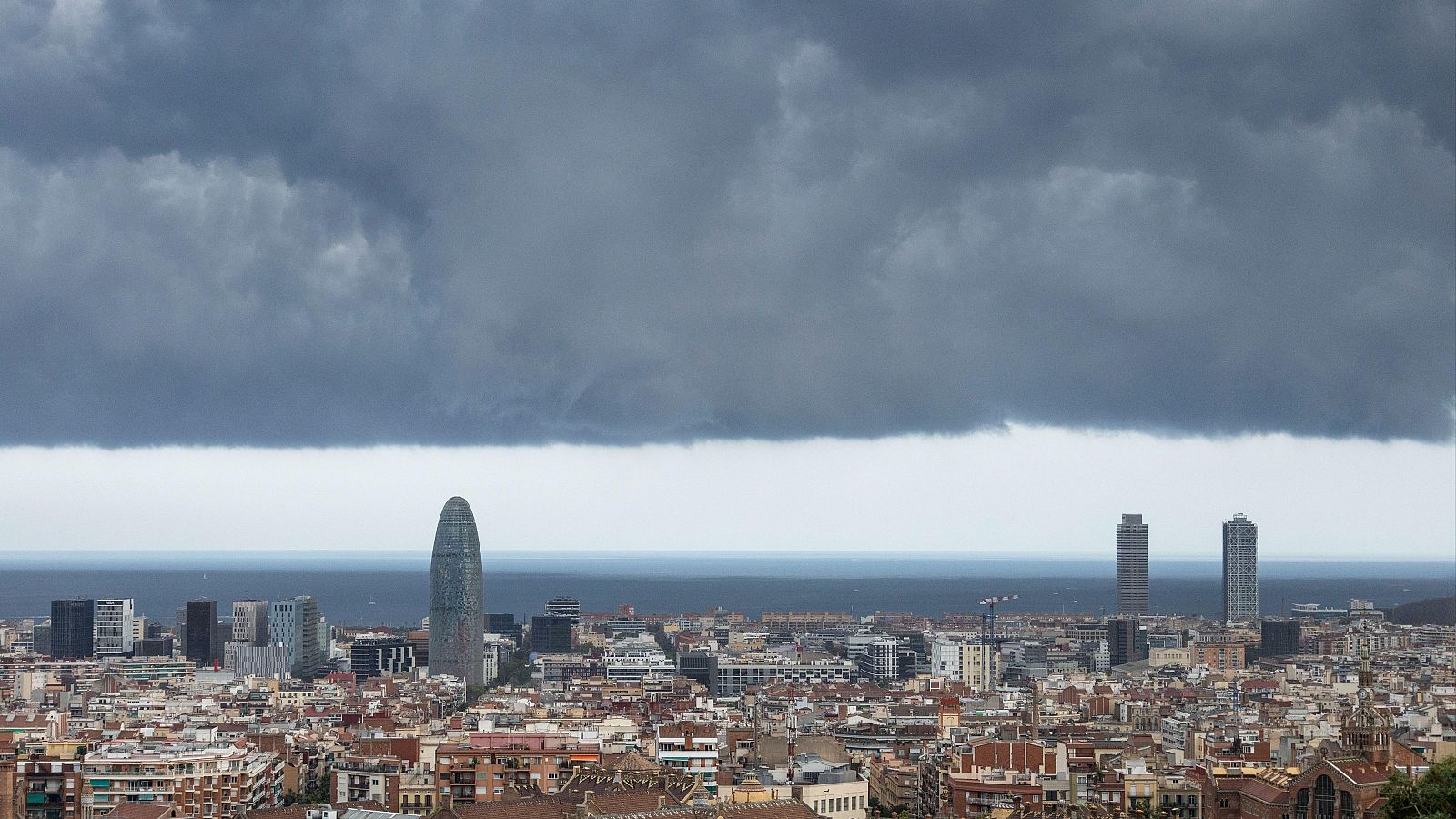 Cielo encapotado en Barcelona en una imagen de archivo