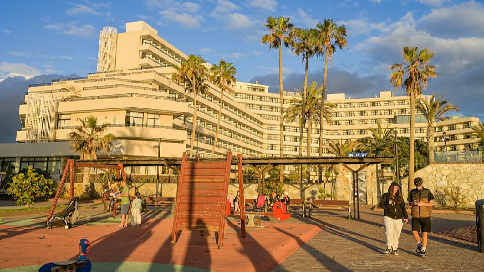 Hotel en la playa de Los Cristianos en Santa Cruz de Tenerife.