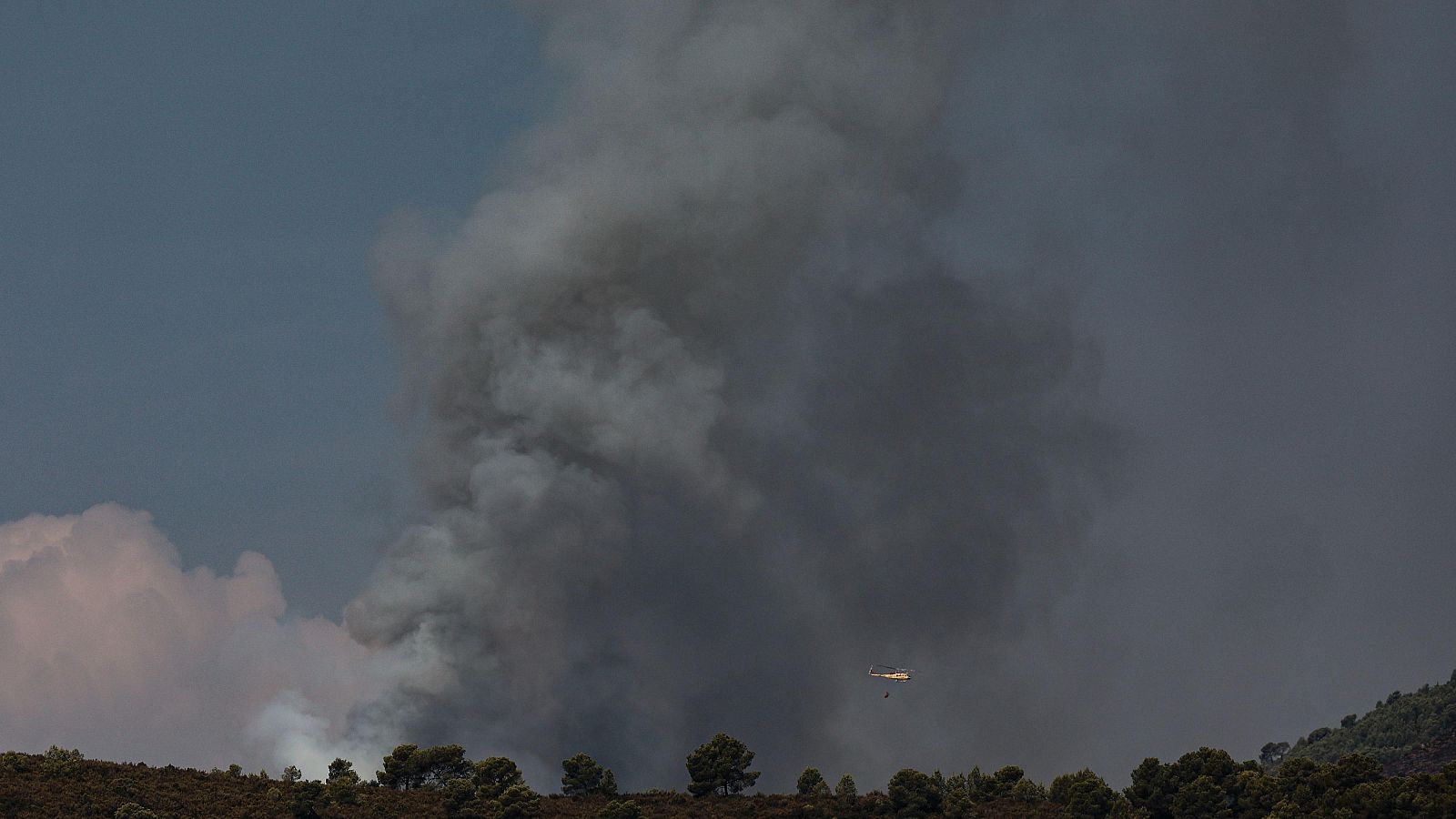 El incendio en Segorbe (Castellón) avanza sin control